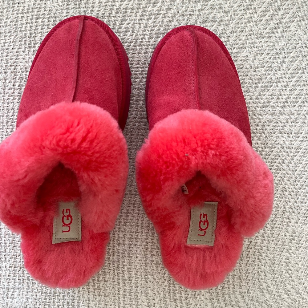 UGG Slippers  ladies pink scuff clog style 
Size 8